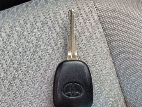 Used 2014 Toyota Highlander LE FWD image 25