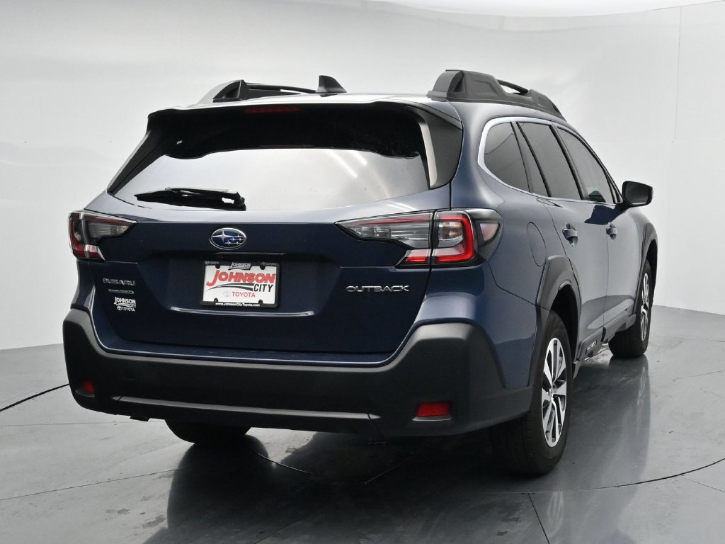 Used 2024 Subaru Outback Premium AWD/4WD image 6
