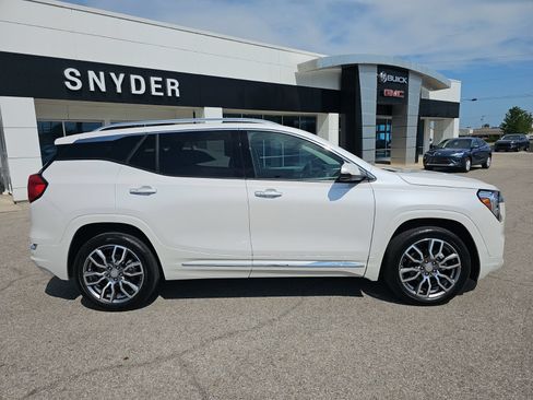 Used 2024 GMC Terrain Denali w/ Denali Premium Package AWD/4WD image 2
