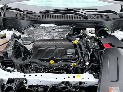 Used 2025 Chevrolet Trax LT image 11