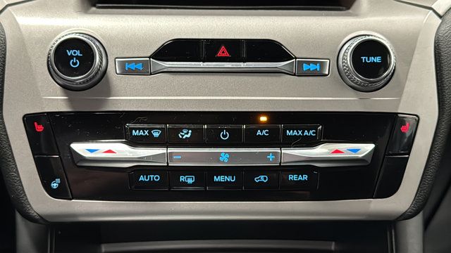 Used 2023 Ford Explorer XLT w/ Equipment Group 202A AWD/4WD image 18