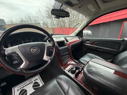 Used 2007 Cadillac Escalade AWD w/ Information Package image 11