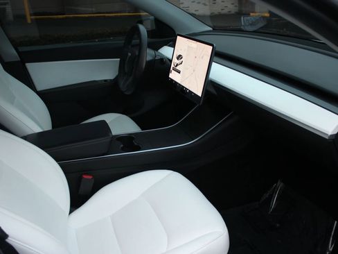 Used 2020 Tesla Model Y Performance image 28