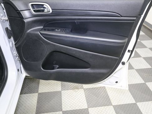 Used 2019 Jeep Grand Cherokee Altitude image 21