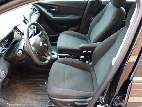 Used 2019 Chevrolet Trax LS image 9