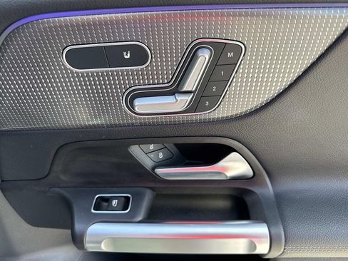 Used 2022 Mercedes-Benz GLB 250 w/ Premium Package Lite image 15