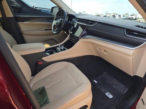 Used 2022 Jeep Grand Cherokee L Limited image 4