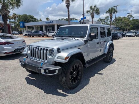 Used 2023 Jeep Wrangler Unlimited Sahara AWD/4WD image 7