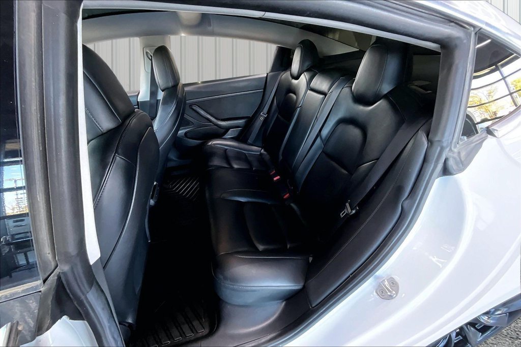 Used 2020 Tesla Model 3 Standard Range Plus RWD image 21