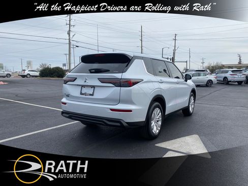 New 2026 Mitsubishi Outlander ES image 10