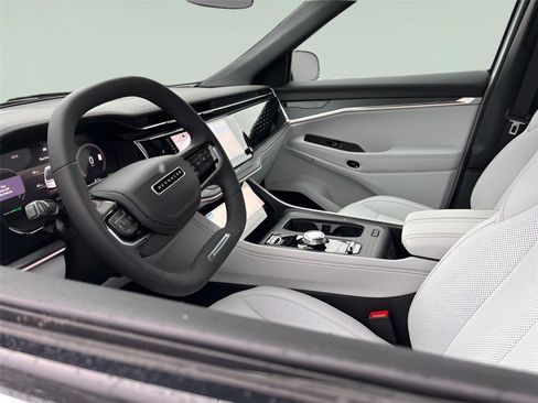 Used 2025 Jeep Wagoneer S Limited image 10