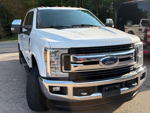 Used 2018 Ford F250 XLT w/ XLT Premium Package AWD/4WD image 6