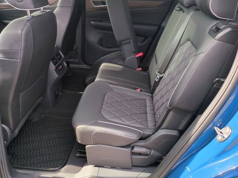 Used 2025 Volkswagen Atlas SEL Premium R-Line image 32