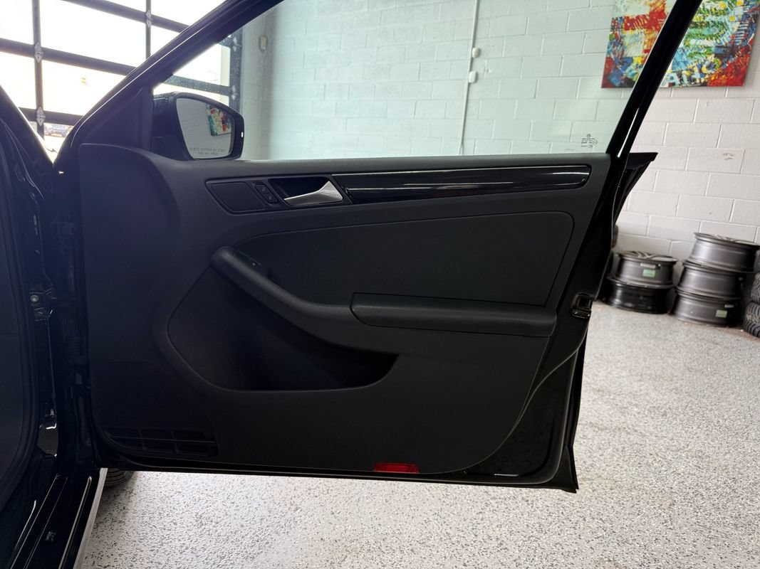 Used 2017 Volkswagen Jetta SEL FWD image 14