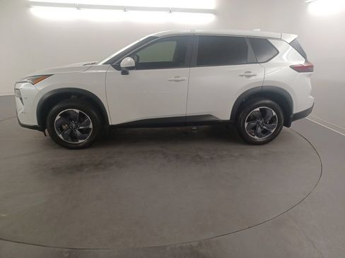 Used 2024 Nissan Rogue SV FWD image 4