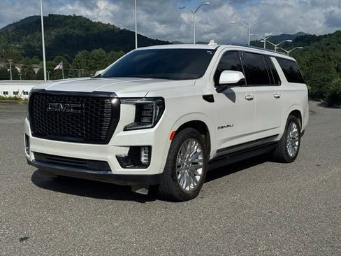 Used 2023 GMC Yukon XL Denali Ultimate AWD/4WD image 24