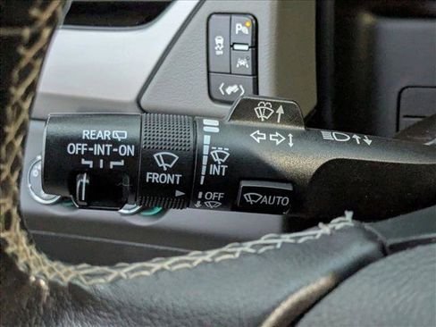 Used 2019 Chevrolet Suburban LT image 23