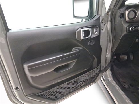 Used 2021 Jeep Gladiator Willys image 13