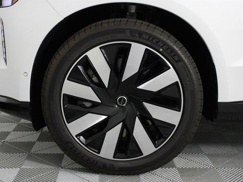 New 2025 Volvo EX90 Ultra image 12