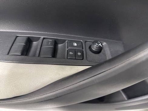 Used 2020 Toyota Corolla LE image 19