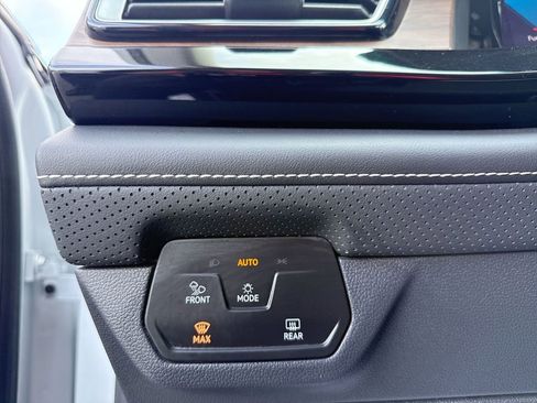 Used 2025 Volkswagen Atlas SE FWD image 30