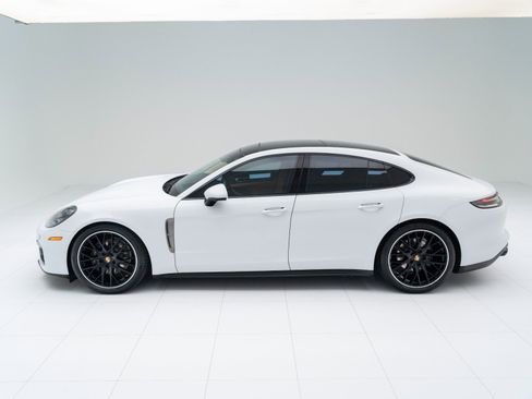 Certified 2023 Porsche Panamera Platinum Edition image 2