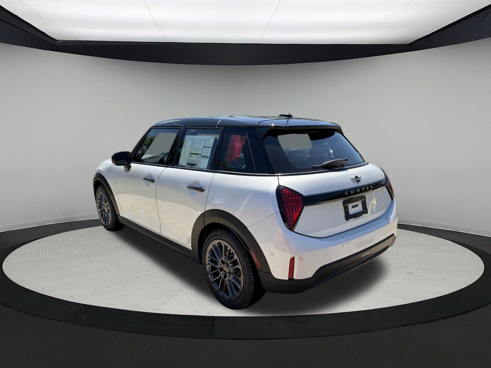 Used 2026 MINI Cooper 4-Door Hardtop FWD image 6
