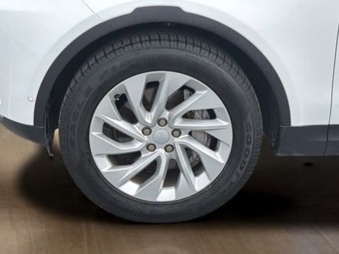Used 2025 Land Rover Discovery S AWD/4WD image 18