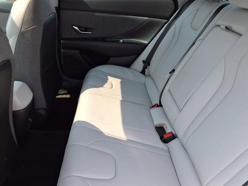 Used 2025 Hyundai Elantra Limited FWD image 9