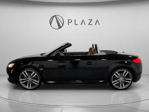 Used 2016 Audi TT 2.0T w/ Technology Package image 2