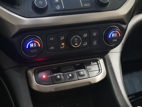 Used 2020 GMC Acadia Denali image 23