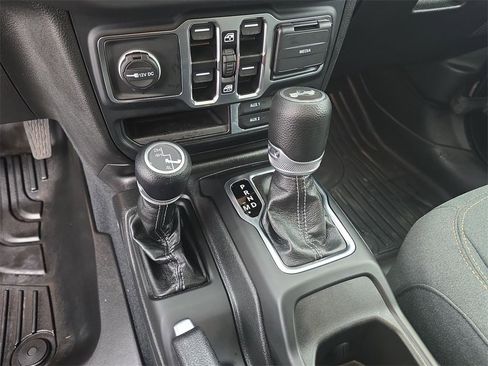 Used 2024 Jeep Wrangler Sahara image 16