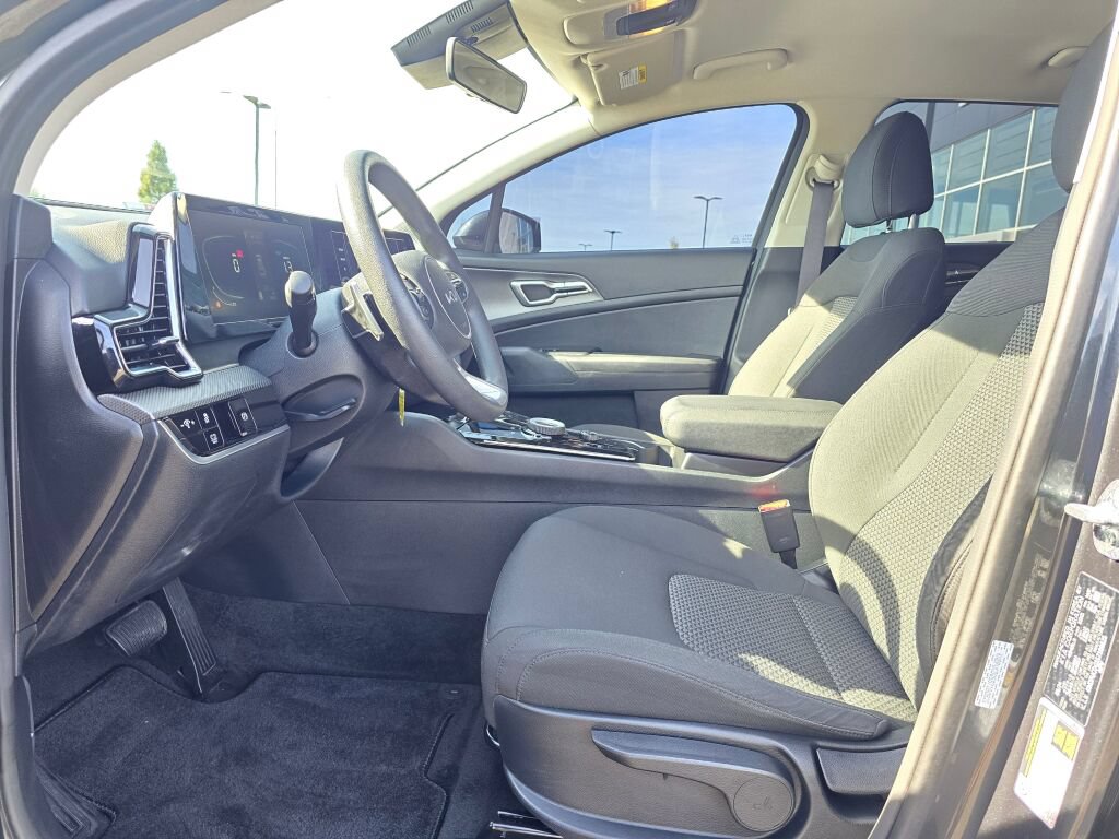 Used 2025 Kia Sportage LX AWD/4WD image 21