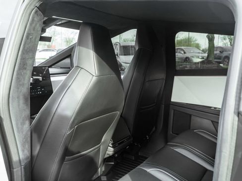 Used 2024 Tesla Cybertruck AWD Crew Cab image 28