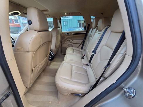 Used 2016 Porsche Cayenne AWD/4WD image 15