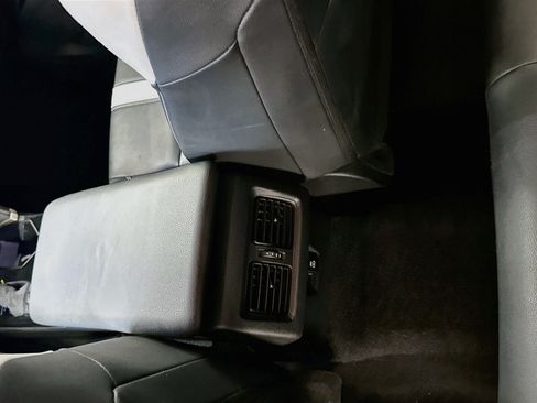 Used 2025 Toyota Camry SE FWD image 27