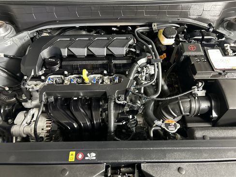 Used 2025 Hyundai Venue SEL FWD image 12