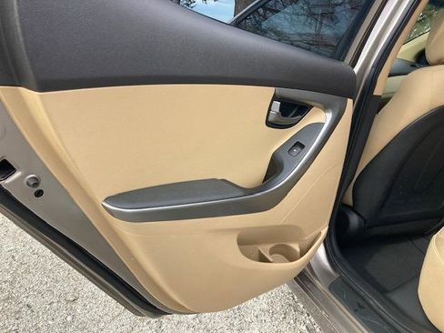 Used 2013 Hyundai Elantra GLS image 30