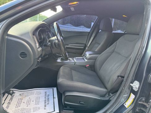 Used 2018 Dodge Charger SXT RWD image 10