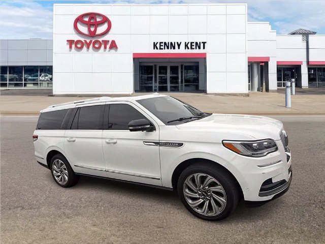 Used 2024 Lincoln Navigator L Reserve AWD/4WD image 1
