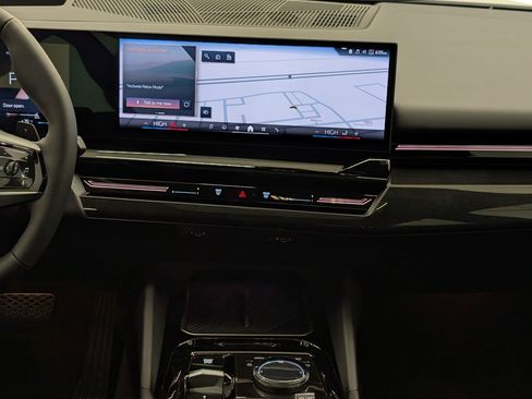 Certified 2026 BMW 530i w/ Premium Package image 27