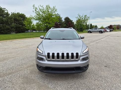 Used 2017 Jeep Cherokee Latitude w/ Cold Weather Group AWD/4WD image 2