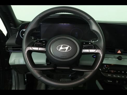 Used 2025 Hyundai Elantra Limited FWD image 24