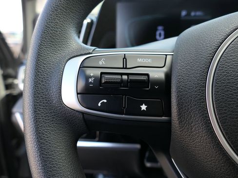 Used 2025 Kia Sportage LX image 20
