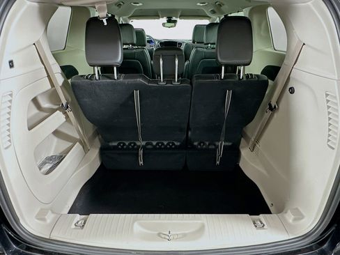 Used 2024 Chrysler Pacifica Touring-L image 29