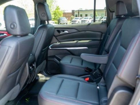 Used 2024 Chevrolet Traverse Z71 AWD/4WD image 11