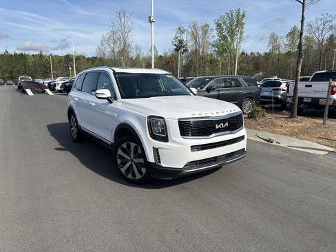 Used 2022 Kia Telluride EX w/ EX Premium Package image 4
