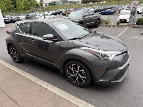 Used 2018 Toyota C-HR XLE FWD image 6