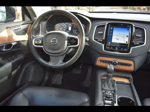 Used 2021 Volvo XC90 T6 Momentum w/ Advanced Package AWD/4WD image 32