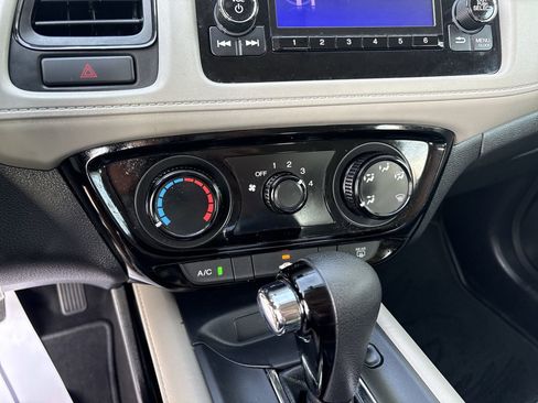 Used 2017 Honda HR-V LX image 31